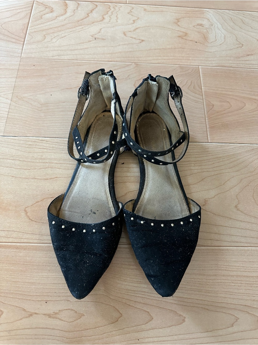 Black and Gold Strappy Flats With Zipper. Old Navy Women’s Size 6